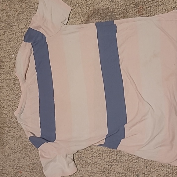 I'm selling a girls' tee-shirt 16-18 old navy pink,white, and blue - Picture 2 of 2